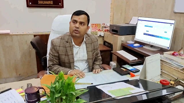 SIR जोरो से काम चल रहा है और भीड़ देखने को मिली