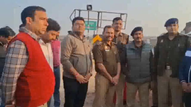 आगरा मथुरा जाम से निजात को बोर्डर पर मंथन: अधिकारियों ने किया बाईपास का निरीक्षण, उतरी बाईपास पर संकेतक लाईट व ट्रैफिक व