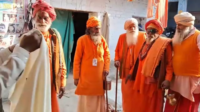 बृजवासी गौरक्षकसेनाभारत केराष्ट्रीय अध्यक्ष धर्मदासजीऔर हमारेसाथखड़ेहुएहैं प्रदेशअध्यक्षकमलसैनीगौमाताराष्ट्र घोषित हो