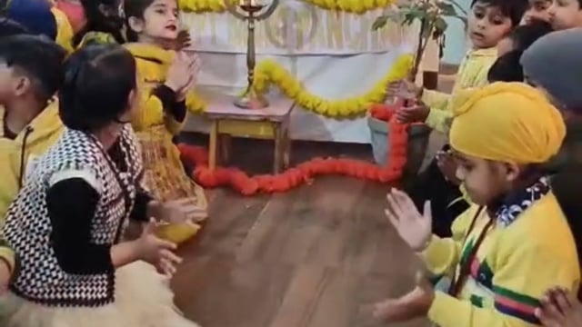 डी मोनफोर अकादमी में वसंत पंचमी एवं काइट मेकिंग प्रतियोगिता का भव्य आयोजन , सभी विद्यार्थी एवं स्टाफ उपस्थित रहा।