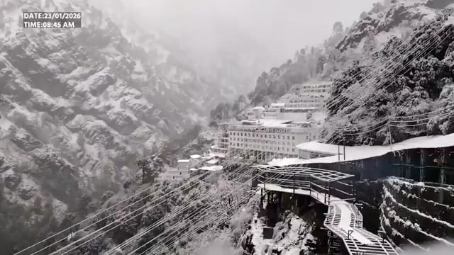 ▶️....उत्तराखंड से लेकर कश्मीर तक बर्फबारी हो रही है आज-

जम्मू में माता वैष्णो देवी के मंदिर परिसर वाली पहाड़ियों पर आज जबरदस्त हिमपात हुआ है