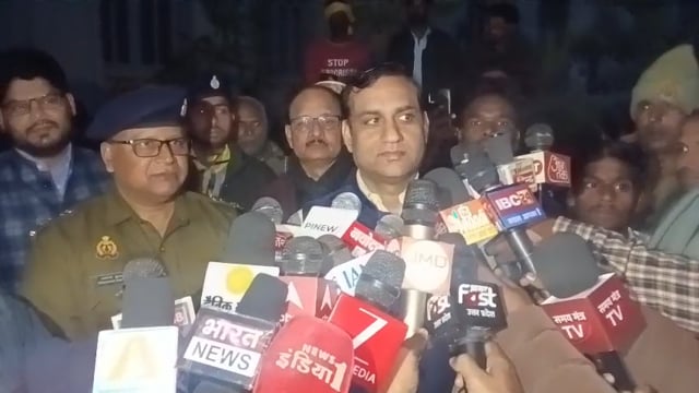 सिद्धार्थनगर में एयर स्ट्राइक जैसी आपात स्थिति को लेकर मॉक ड्रिल, 10 मिनट का ब्लैकआउट कर परखी गई तैयारियां