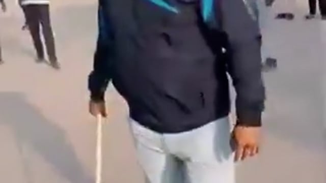 ▶️.....बाराबंकी के सफेदाबाद स्थित डॉ KNS मेमोरियल मेडिकल कॉलेज में इंटरन डॉक्टरों के साथ स्टाफ द्वारा मारपीट का वीडियो वायरल, डाक्टरों का आरोप है कि हास्टल में पूजा करने और खाने पीने की मांग को लेकर की गई पिटाई, जांच की मांग @DMA_India15