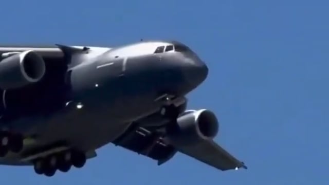 🆕.... चीन ब्रेकिंग....
क्या विश्व युद्ध का आगाज होने को है???
सिर्फ़ 56 घंटों में 16 चीनी मिलिट्री ट्रांसपोर्ट विमान ईरान में उतरे....
 जो इतने कम समय में देश में चीन का अब तक का सबसे बड़ा एयरलिफ्ट है
चीन खुले तौर पर ईरान का साथ दे रहा है।
वे किस चीज़ की तैयारी कर रहे हैं? दुनिया सिर्फ़ अंदाज़ा लगा सकती है
ईरानी सेना 2026 में चीन, रूस और उत्तर कोरिया के सबसे एडवांस्ड हथियारों के साथ पहली ऐतिहासिक मिलिट्री एक्सरसाइज़ करने की तैयारी कर रही है
ईरान G7 समेत पश्चिमी महाशक्तियों से मुकाबला करने के लिए तैयार है