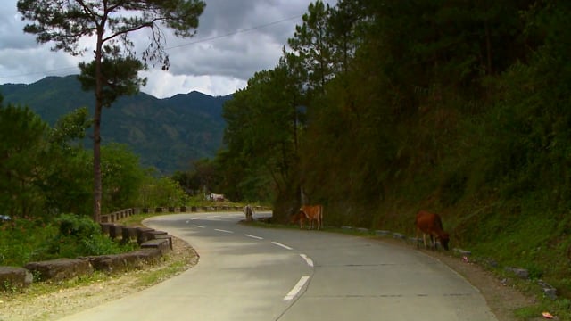 jog_along_panoramic_views_of_mountain_scenery 5