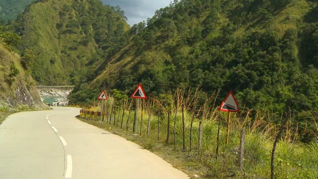 walk_along_philippines_most_beautiful_vally_with_emerald_green_mountain_streams 1