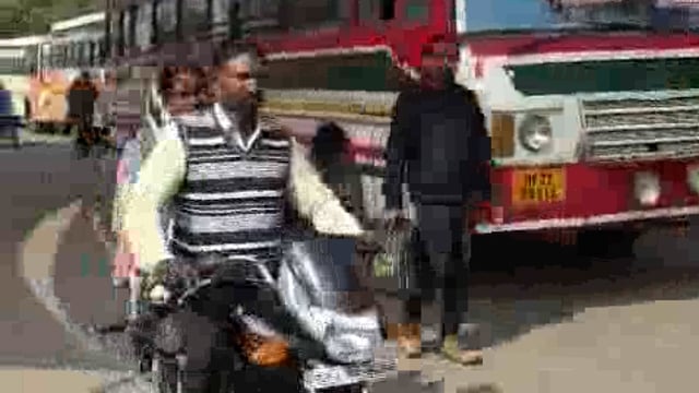 पलिया में रोडवेज बस अड्डा न होना बना जनता की बड़ी मुसीबत, स्टेशन चौराहा बना प्रतिदिन का जाम पॉइंट