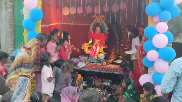 सिरदला प्रखंड के विभिन्न गांव में प्रतिमा स्थापित कर मां सरस्वती की पूजा अर्चना की गई