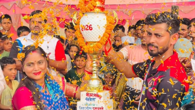 गरीबपुर में आयोजित जीपीएल क्रिकेट टूर्नामेंट का फाइनल मैच तारापुर अमाया ने जीता।