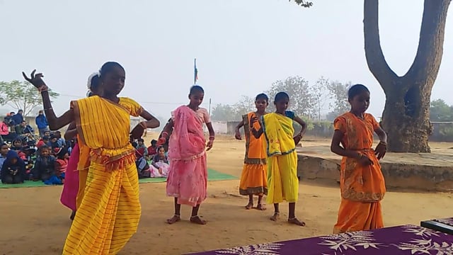 गणतंत्र दिवस के उपलक्ष में जिले के विद्यालयों में  सांस्कृतिक कार्यक्रम की प्रस्तुति,