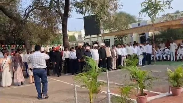 बार्शीटाकळी येथील तहसील कार्यालयात राष्ट्रगीताचा अवमान;अर्धवट राष्ट्रगीत सादर... व्हिडिओ झाला व्हायरल