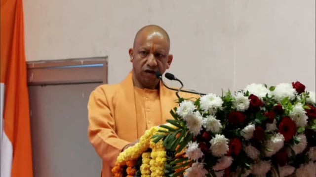 धर्म नगरी वृंदावन में कार्यक्रम के दौरान मुख्यमंत्री योगी आदित्यनाथ ने किया जनता को संबोधित।