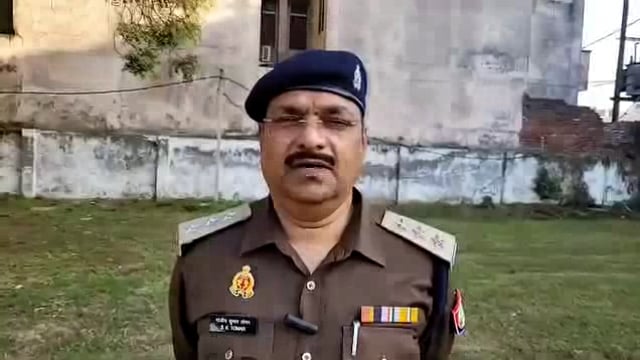 अलीगढ़ पुलिस की फर्जी कार्रवाई का वीडियो वायरल होने पर जांच के आदेश: वीडियो में सब कुछ साफ़, फिर भी जांच।