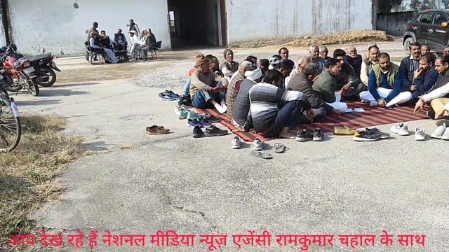 बहसूमा
NH-119 भूमि मुआवजा विवाद: किसानों का उग्र प्रदर्शन, नजरबंदी के आरोपों से भड़का आक्रोश
NH-119 बहसूमा बायपास झुनझुनी रोड स्थित जेएसएस पब्लिक स्कूल के पास चार ग्रामों—राजूपुर, फतेहपुर हंसापुर, मोड़ कला एवं मोहम्मदपुर शाकिस्त—की कृषि भूमि के अधिग्रहण में बाजार दर से कम मुआवजा दिए जाने को लेकर किसानों का आक्रोश लगातार गहराता जा रहा है।