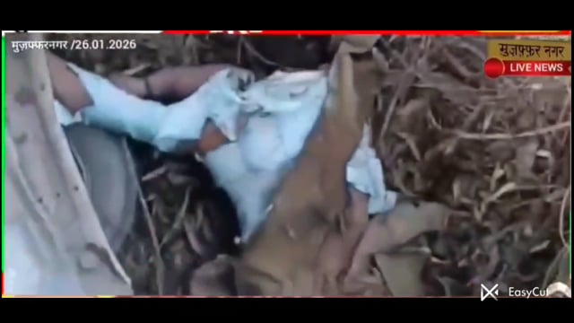 26 जनवरी 2026 आज सुबह मिली खबर के अनुसार, उत्तर प्रदेश के मुजफ्फरनगर जिले के खतौली तहसील के Badsu गांव में एक कार और बाइक के बीच आमने-सामने की जबरदस्त भिड़ंत में 1 युवक की मौत हो गई और 3 अन्य लोग घायल हो गए हैं।
जानकारी मिली रतनपुरी थाना अंतर्गत बडसू गांव में एक कार और बाइक की आमने-सामने की जबरदस्त भिड़ंत में एक युवक की मौत हो गई और हादसे में तीन अन्य लोग गंभीर रूप से घायल हो गए।

हादसे के बाद मौके पर अफरा-तफरी मच गई। सूचना मिलने पर पुलिस मौके पर पहुंची और घायलों को एंबुलेंस की मदद से सीएचसी खतौली भिजवाया। वहां डॉक्टरों ने सटेड़ी निवासी 26 वर्षीय हिमांशु पुत्र बालकिशन को मृत घोषित कर दिया।

उधर घायलों में सटेड़ी निवासी 17 वर्षीय देवराज पुत्र महिपाल और 22 वर्षीय अक्षय पुत्र सुनील शामिल हैं, जिन्हें खतौली   CHC से रेफर किया गया है।