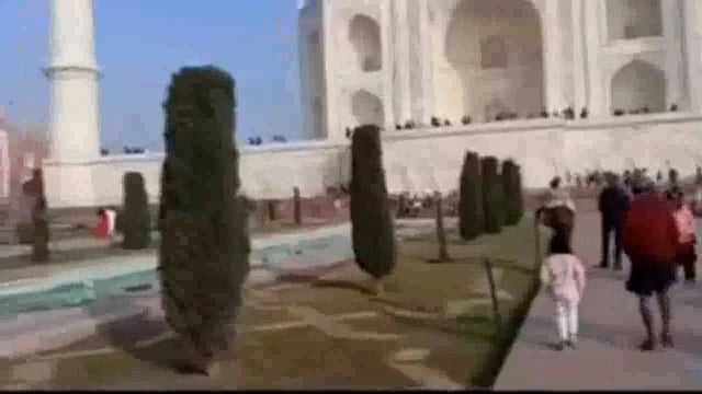 आगरा में गणतंत्र दिवस के मौके पर अज्ञात शख्स ने ताजमहल के अंदर फहराया तिरंगा, जांच में जुटी सीआईएसएफ़ और एएसआई।