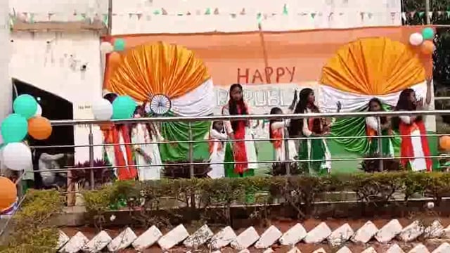 गांडेय प्रखंड के विभिन्न क्षेत्रों में हर्षोल्लास मना गणतंत्र दिवस, कस्तूरबा विद्यालय में सांस्कृतिक कार्यक्रम 