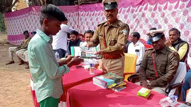 अहिल्यापुर में हर्षोल्लास मना गणतंत्र दिवस, बच्चों के बीच क्वीज प्रतियोगिता 