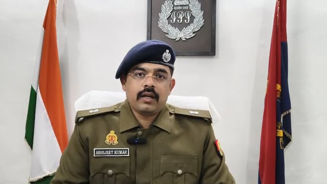 मेरठ थाना सरूरपुर पुलिस द्वारा गौकशी का प्रयास कर रहा गौकश अभि0 दौराने पुलिस मुठभेड घायल,गौकशी के उपकरण व एक जिन्दा  गाय (आवारा पशु) बरामद के संबंध में पुलिस अधीक्षक ग्रामीण मेरठ द्वारा बाईट ।*