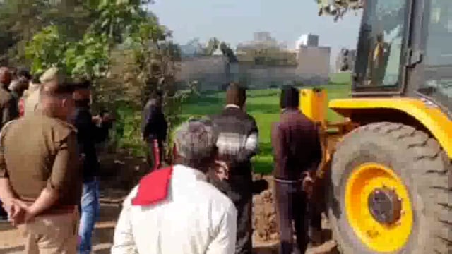 सांड़ की गोली मारकर हत्या: गौ रक्षा दल के कार्यकर्ताओं ने जताया विरोध, पुलिस से कार्यवाही की मांग, मुकदमा दर्ज।