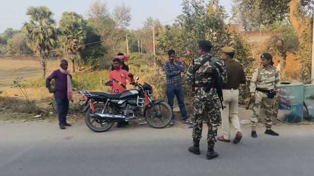 पुलिस ने वाहन जांच अभियान चलाकर यातायात नियम का उल्लंघन करने वाले बाइक चालकों से वसूले जुर्माने