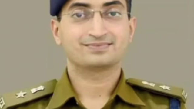 ब्रेकिंग न्यूज़: उत्तर प्रदेशउत्तर प्रदेश प्रशासन से एक और बड़ा इस्तीफ़ा सामने आया है
डिप्टी कमिश्नर GST प्रशांत सिंह ने अपने पद से इस्तीफ़ा दे दिया है
राज्यपाल को भेजे इस्तीफे में प्रशांत सिंह ने लिखा है कि शंकराचार्य अविमुक्तेश्वरानंद द्वारा मुख्यमंत्री योगी आदित्यनाथ पर की गई अभद्र टिप्पणियों से वह गहरे आहत थे।