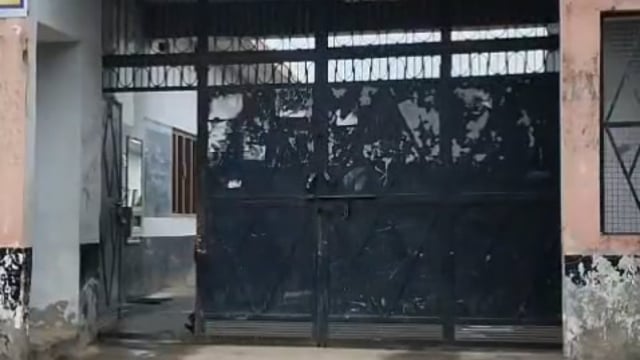 जलभराव और कीचड़ में डूबी सपहा की मुख्य सड़क, स्कूली बच्चों की जान पर बना खतरा, ग्रामीणों में आक्रोश