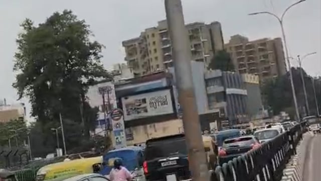 ▶️........ब्रेकिंग लखनऊ*
*विधानसभा रोड से लेकर बर्लिंगटन चौराहे तक भयंकर जाम*
*सड़क सुरक्षा के दावे निकले हवा हवाई जाम के झाम में फसी लखनऊ की आवाम*