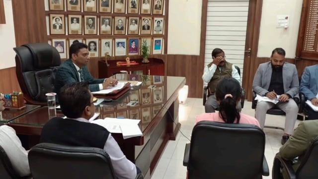 प्रमंडलीय आयुक्त ने विडियो कांफ्रेंस के माध्यम से राजस्व संबंधी कार्यों की समीक्षा