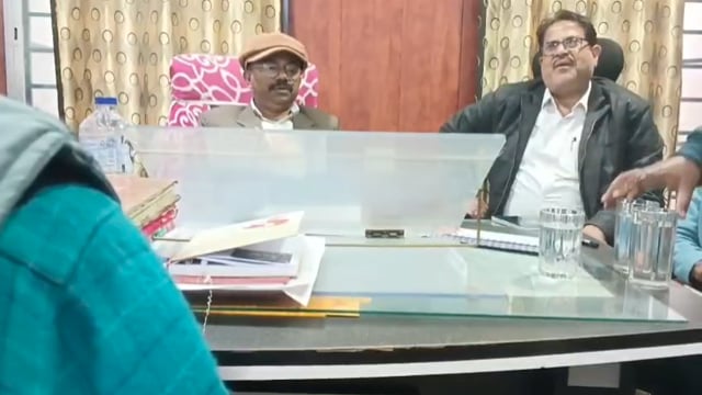 पिपरासी-पनियहवा-तमकुही नई रेल लाइन: जिला टीम ने प्रभावित किसानों की भूमि का किया निरीक्षण