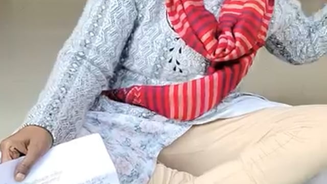 बीडीओ पर 20 लाख रुपये रिश्वत मांगने का आरोप, महिला ने दिया धरना
शाहजहांपुर। जलालाबाद विकास खंड कार्यालय के बाहर बुधवार को एक महिला ने खंड विकास अधिकारी (बीडीओ) पर घर तक सड़क बनवाने के बदले 20 लाख रुपये की रिश्वत मांगने का आरोप लगाते हुए धरना दिया। खंडहर गांव निवासी मालती कश्यप ने उप जिलाधिकारी को प्रार्थना पत्र सौंपकर मामले की शिकायत की है।