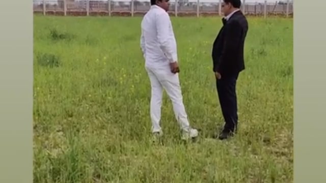 मथुरा भारतीय किसान यूनियन सुनील के राष्ट्रीय प्रवक्ता पवन चतुर्वेदी मथुरा वृंदावन नगर निगम के द्वारा जमीन से कब्जा हटवाय