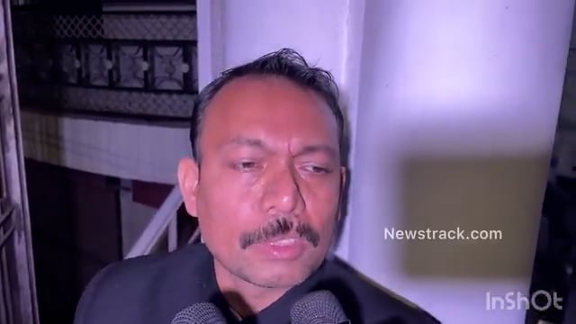 ▶️.......निलंबित सिटी मजिस्ट्रेट अलंकार अग्निहोत्री बरेली से लखनऊ रिश्तेदार के घर पहुंचे

घर के बाहर पुलिस का कड़ा पहरा है

बोले -मुझे जबरन भेजा गया, यह जिला बदर जैसा है