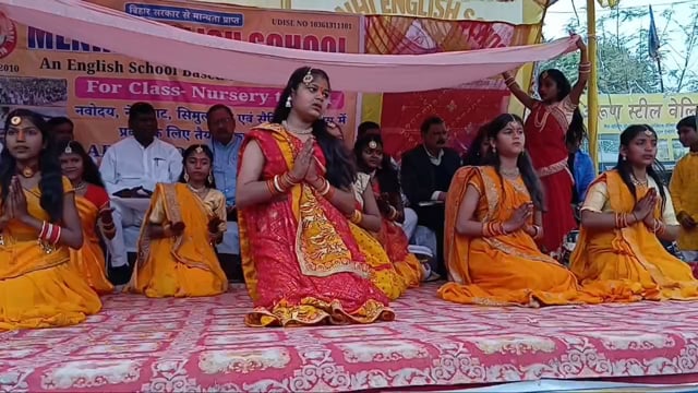 मेंही इंग्लिश स्कूल बरदाहा में सांस्कृतिक कार्यक्रम में छठ महापर्व का दिखाया गया दृश्य