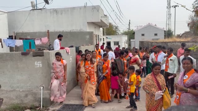विद्याताई मोटे बनपुरी येथे घर टू घर प्रचार