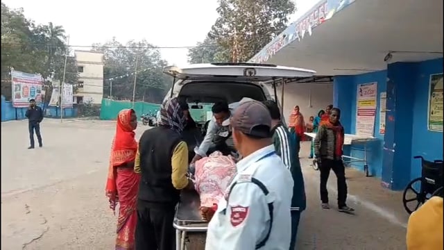 सड़क दुर्घटना में 20 वर्षीय युवक की मौत, दो अन्य की स्थिति गंभीर।