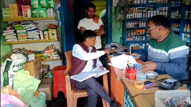 प्रखंड विकास पदाधिकारी ने खाद दुकानों का किया जांच ,दिया चेतावनी।