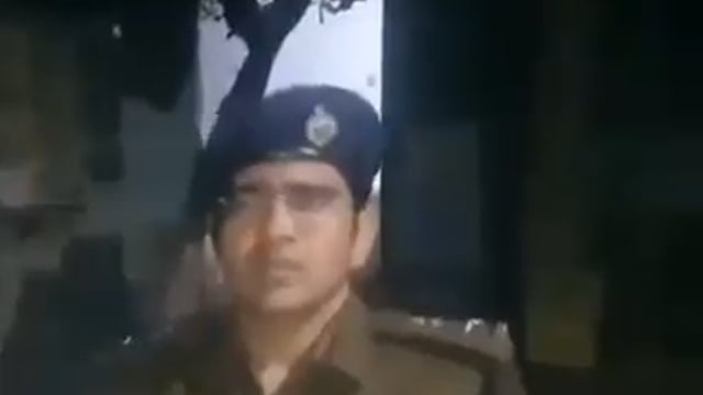 ▶️.....लखनऊ: कल रात रिटायर्ड एयर फोर्स अधिकारी को लगी गोली, अधिकारी को बदमाशों ने मारी गोली, पत्नी के साथ रेस्टोरेंट का संचालन कर रहे थे, शॉपिंग स्क्वायर स्थित रेस्टोरेंट में की फायरिंग, गोली लगने से अवधेश पाठक गंभीर घायल, लोगों ने घायल अधिकारी को अस्पताल पहुंचाया, सूचना पर मौके पर पहुंचे DCP दक्षिण निपुण अग्रवाल, जांच जारी, सुशांत गोल्फ सिटी थाना क्षेत्र का मामला !