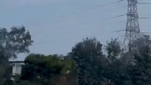 ▶️.......उत्तर प्रदेश के बरेली में 22 साल के फैज़ान की रील बनाने के चक्कर मे मौत हो गई
फैजान अंडर कंस्ट्रक्शन पुल पर खतरों से खेलते हुए रील बना रहा था
अचानक बैलेंस बिगड़ने से नीचे जा गिरा और भारी भरकम सीमेंटेड वॉल उसके ऊपर आ गिरी, जिसके नीचे दबकर फैजान की दर्दनाक मौत हो गई
रोज रील बनाते हुए दर्जनों हादसे हो रहें है लेकिन लोग फिर भी मान नही रहे