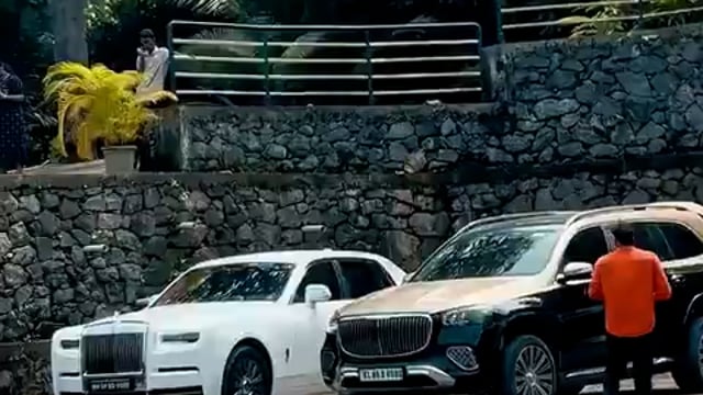 ▶️......बेंगलुरु- रियल एस्टेट कंपनी Confident Group के चेयरमैन सीजे रॉय ने कल बेंगलुरु में इनकम टैक्स की छापेमारी के बीच खुद को गोली मारकर जान दे दी थी।
बताया जा रहा है कि रॉय की कुल संपत्ति करीब 9000 करोड़ रुपये थी। उनके पास 200 से अधिक लग्जरी कारें थीं, जिनमें 12 रोल्स रॉयस शामिल बताई जा रही हैं, साथ ही उनका निजी विमान भी था। उनका रियल एस्टेट कारोबार कर्नाटक से लेकर दुबई तक फैला हुआ था।
पिछले तीन दिनों से आयकर विभाग की टीम उनके ठिकानों पर छापेमारी कर रही थी और उनसे पूछताछ भी हुई थी। माना जा रहा है कि इसी कार्रवाई के चलते वे तनाव में आ गए थे और इसी कारण उन्होंने यह कदम उठाया, हालांकि मामले की जांच जारी है।