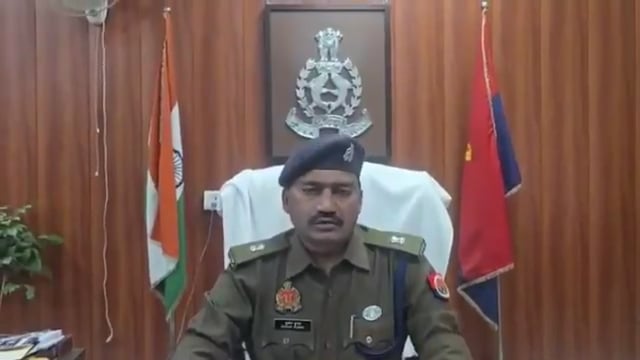 ▶️......उत्तर प्रदेश | ग्रेटर नोएडा: ब्लैक थार खरीदने के लिए चार नाबालिग लड़कों ने पड़ोसी के घर से करीब 20 लाख रुपये चोरी कर लिए। पुलिस ने चारों को पकड़ लिया है और पूरी रकम बरामद कर ली गई है। मामले में आगे की कानूनी कार्रवाई की जा रही है।