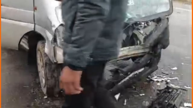 पिनाहट। अरनोटा के पास लोडर केंटर ने ईको कार मे मारी टक्कर 6 लोग गंभीर रूप से हुए घायल पुलिस ने घायलों को स्वास्थ्य केंद्र में कराया भर्ती