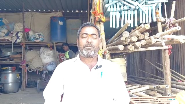 दोन्ही पायाचे तळवे नसलेला नागलगाव येथील अपंग व्यक्ती लाभापासून वंचित