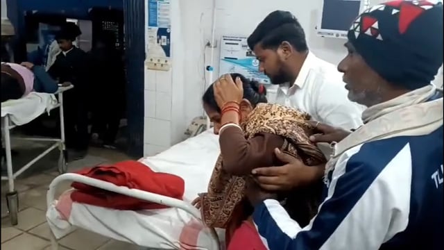 क्षेत्र में दो अलग-अलग जगहों पर ई रिक्शा पलटने से पांच लोग जख्मी, चार भागलपुर रेफर।