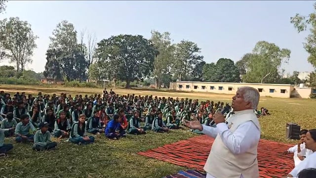 करनाल हरियाणा में बीके भगवान भाई माउंट आबू द्वारा विभिन्न स्कूलों में नैतिक शिक्षा पर कार्यक्रम 