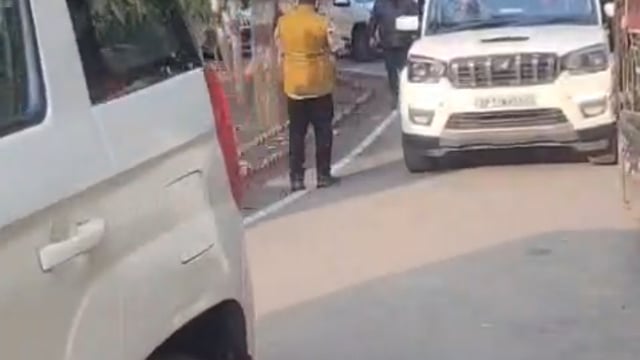 रामचरितमानस प्रकरण के‌ विवादों से घिरे स्वामी प्रसाद मौर्य पलिया पहुंचे, सनातनियों ने किया जोरदार स्वागत,