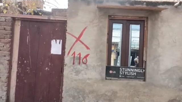 MANT- मथुरा के कृष्णा नगर इलाके में नाले की सरकारी जमीन पर बने,अवैध मकानों पर प्रशासन ने की, सख्त कार्रवाई,,