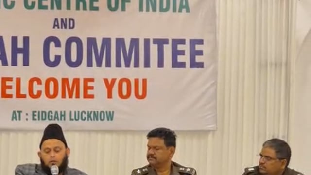 ▶️लखनऊ.....शबे बारात को लेकर ऐशबाग ईदगाह में मीटिंग
पुलिस प्रशासन और उलमा के बीच हुई मीटिंग
मीटिंग में पुलिस के कई बड़े अधिकारी रहे मौजूद
शबे बारात से जुड़ी तैयारी को लेकर हुई चर्चा
शबे बरात में सुरक्षा के रहेंगे पुख़्ता इंतजाम
ट्रैफिक व्यवस्था का रहेगा विशेष प्रबंध
सोशल मीडिया पर भी पुलिस की रहेगी निगाह
DCP ACP समेत तमाम थानों की फोर्स रही मौजूद
मौलाना खालिद रशीद फरंगी महली सहित कई उलमा मौजूद