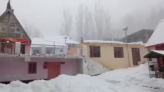 ▶️......बहुत लंबे समय के बाद हिमाचल में इतनी जबरदस्त बर्फबारी लगातार दो सप्ताह से बनी हुई है। यह ताज़ा हिमपात का वीडियो चंबा जिले के पंगी का है। रिकॉर्ड बर्फबारी हो रही है।