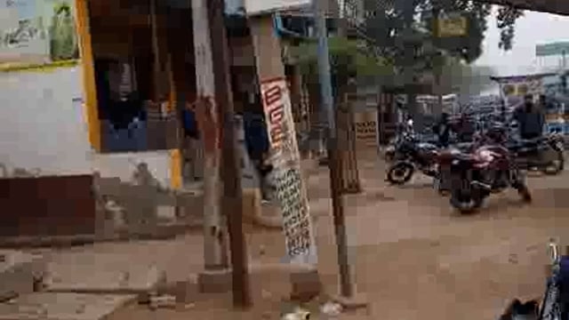 विद्युत विभाग का सराहनीय कार्य खाली पड़े लथे उखाड़ने का कार्य सुरु 